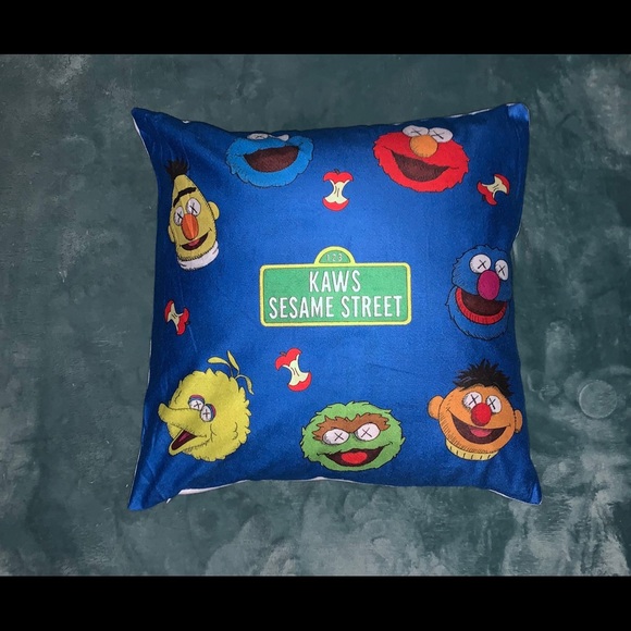 Couch/Bed Pillow - Picture 8 of 9